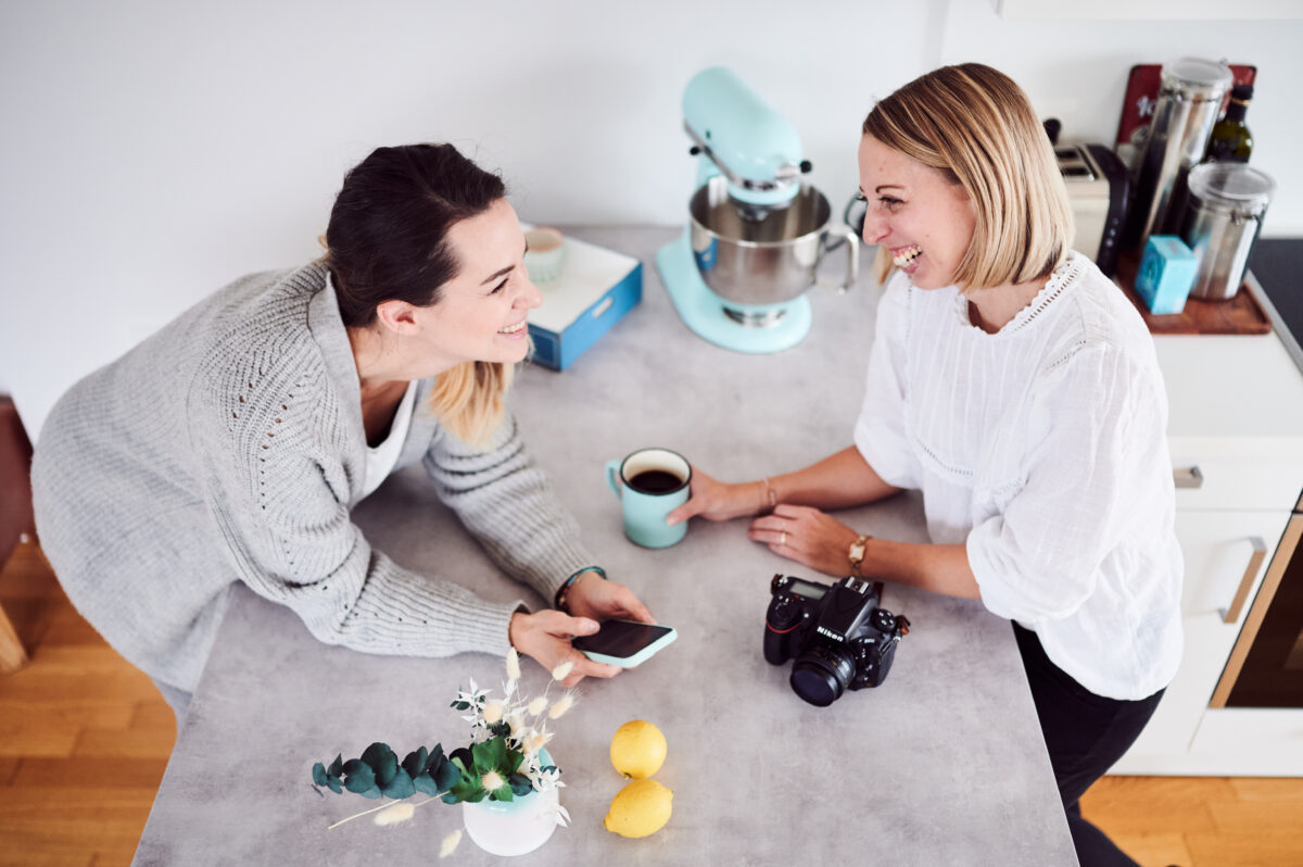 Mariella & Cornelia vom Food Foto Campus beim Setstyling