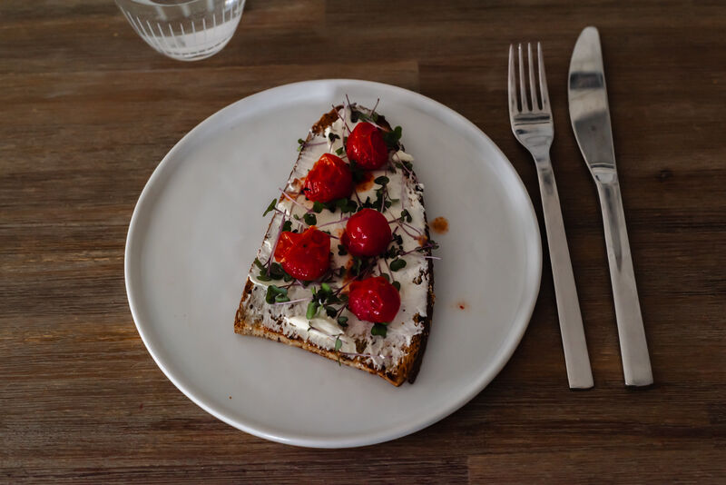 Schnappschuss Brot mit Tomaten