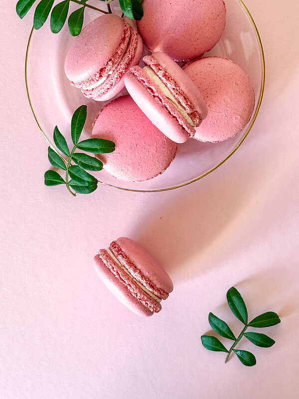 Food-Fotografie von pinken Macarons