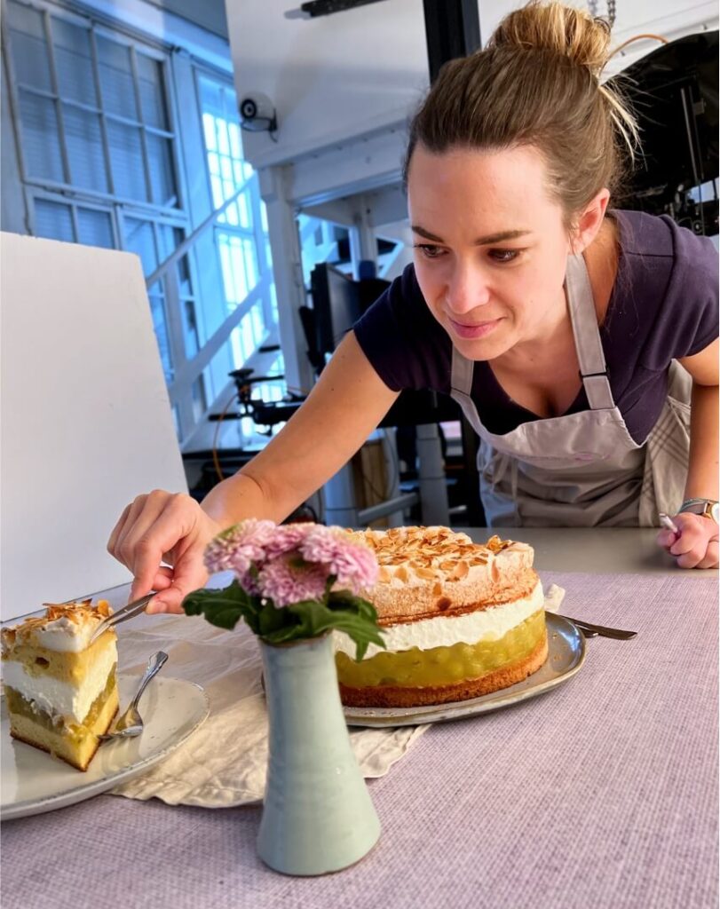 Mariella am Foto Set beim Food Styling
